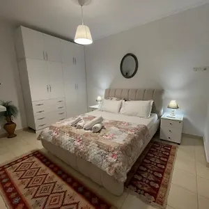 Meg's Gjirokastër